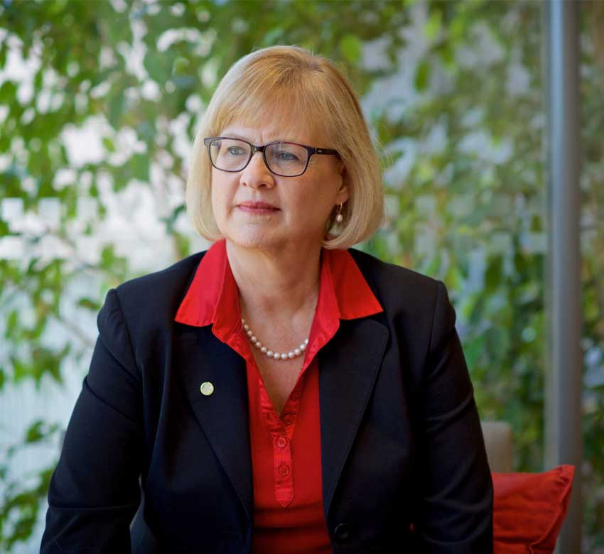Professor Linda Kristjanson AO,
Vice-Chancellor and President

