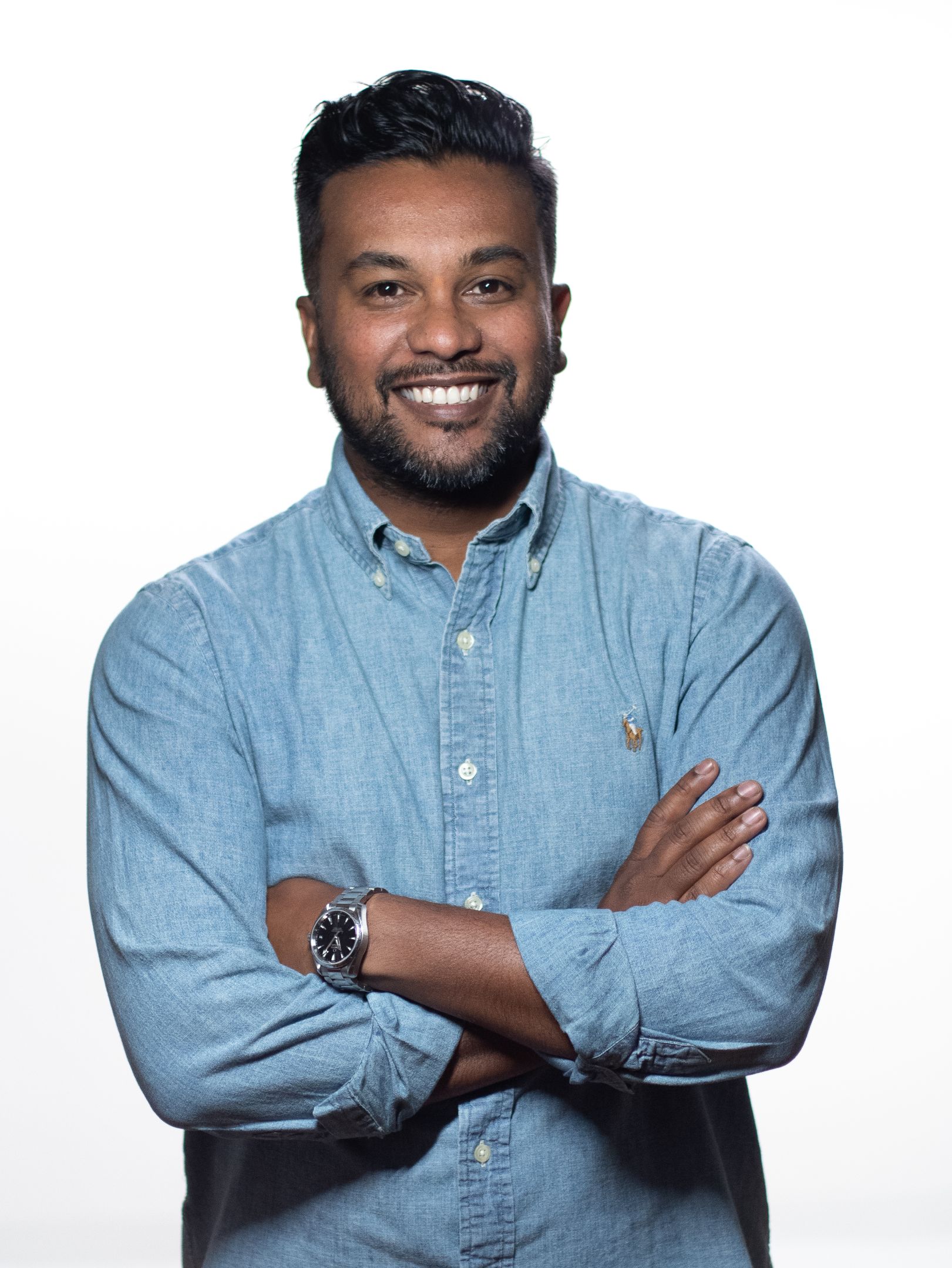 Swinburne alum Rajan Kumar wearing a blue shirt with his arms crossed