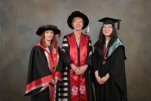 Swinburne Vice-Chancellor with recipients of the 2022 University Medal at the graduation ceremony