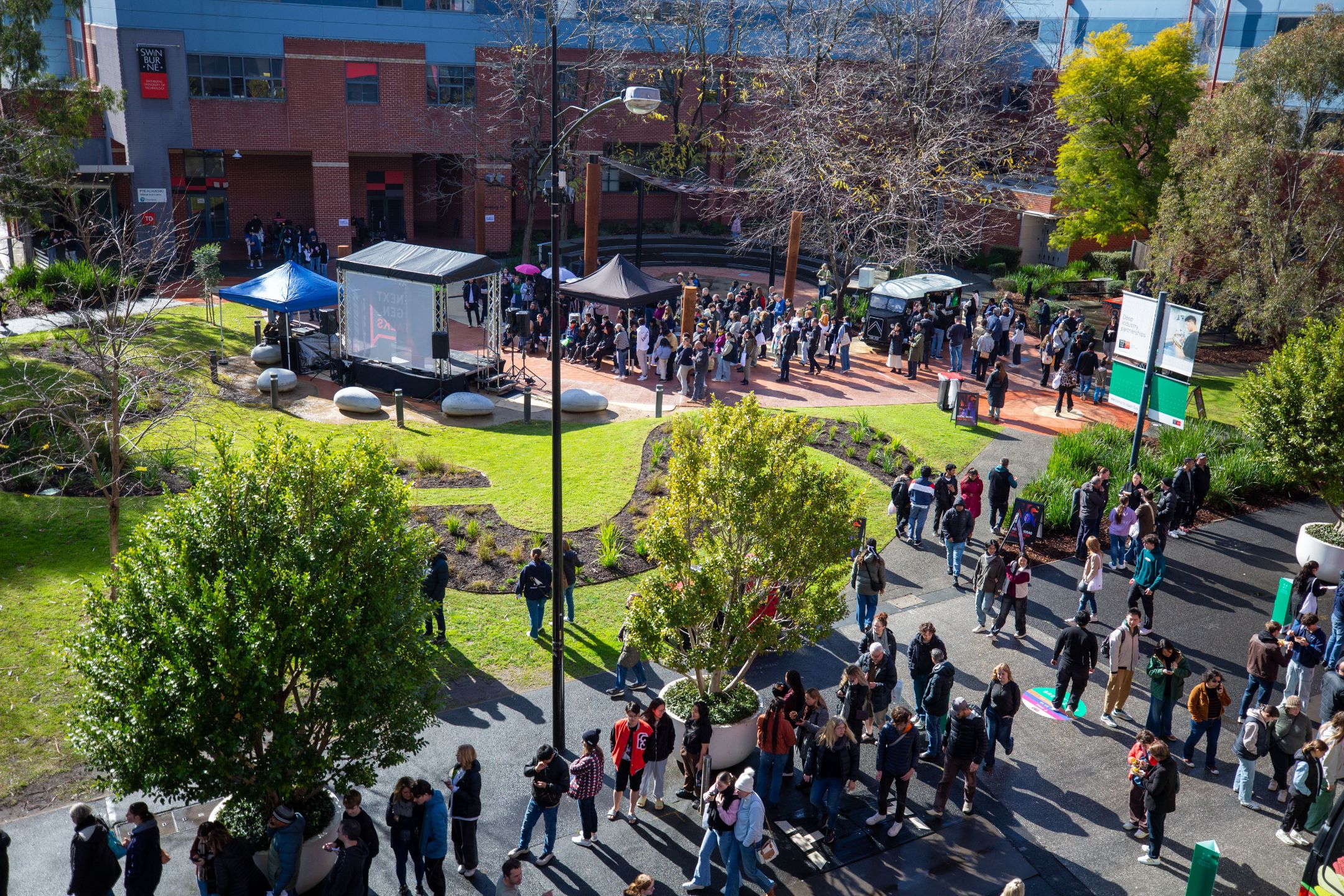 Enjoy a free lunch, make new connections, visit clubs and support services, and take a campus tour to get familiar with the best places to study, relax and connect at Swinburne.