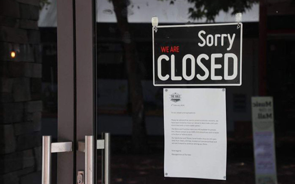 Closed sign on business door amidst the coronavirus outbreak