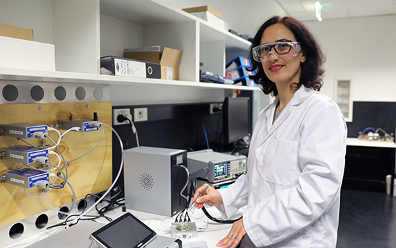 Dr Mahnaz Shafiei in Swinburne sensor lab