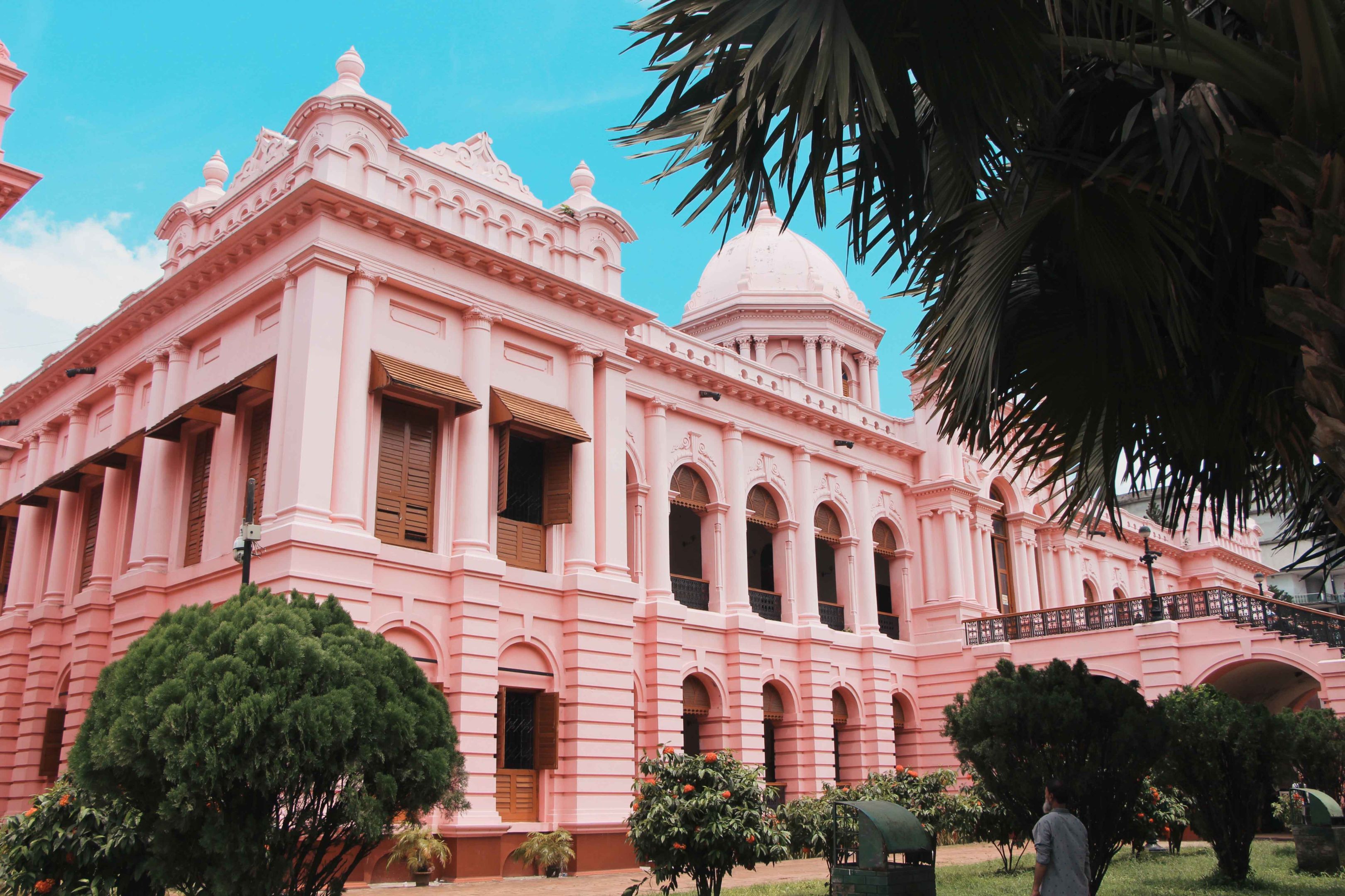 Image of pink building, the Ahsan Manzil Museum in Dhaka, Bangladesh
