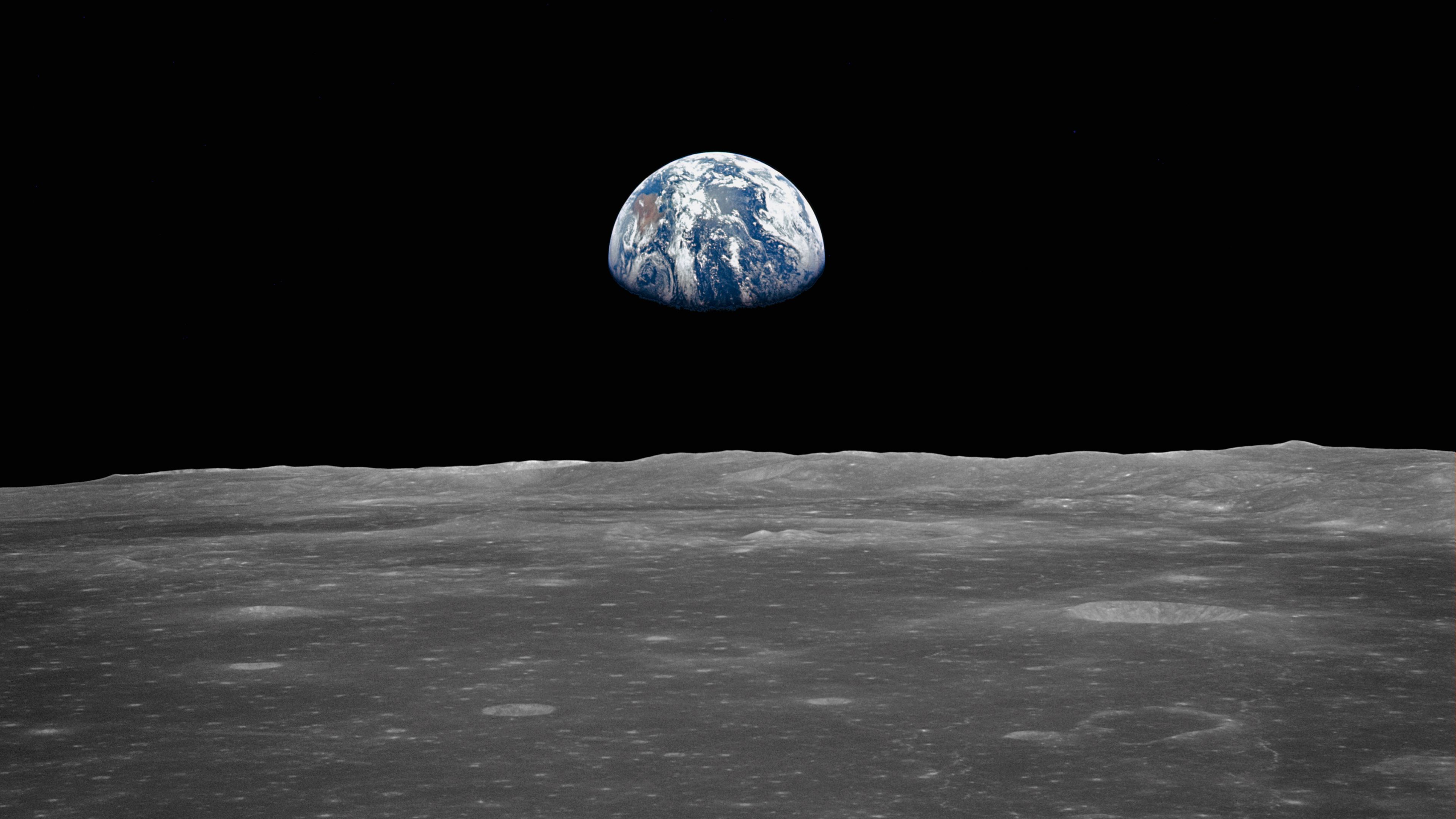 View of the earth from the moon