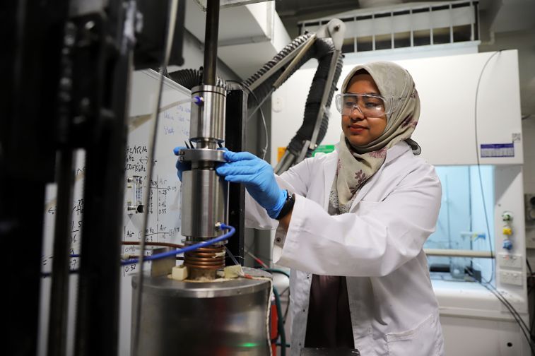 Swinburne PhD student Tiara Triana conducts experiments in green steelmaking as part of her research.