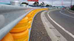 rolling safety barrier